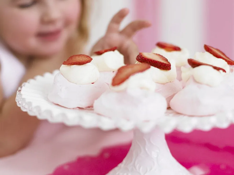 strawberry & cream meringues