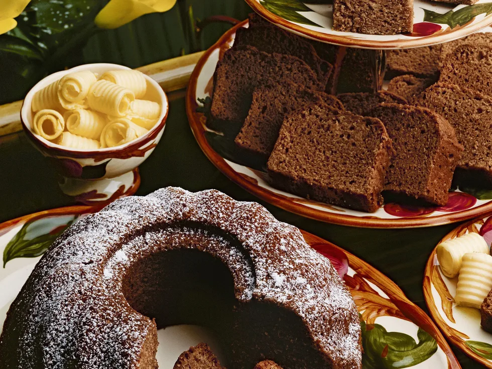 GINGER CAKE WITH HONEY CREAM AND CHOCOLATE