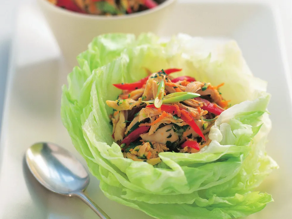 thai chicken in lettuce-leaf cups