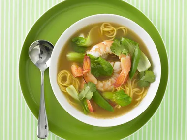 thai broth with prawns