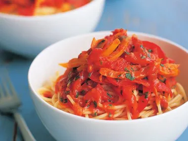 SPAGHETTI WITH TOMATO AND ANCHOVY SAUCE