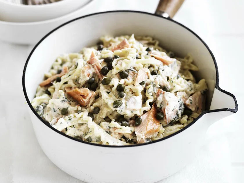 Curly fettuccine with smoked salmon