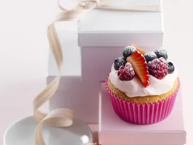 berries and cream cupcakes