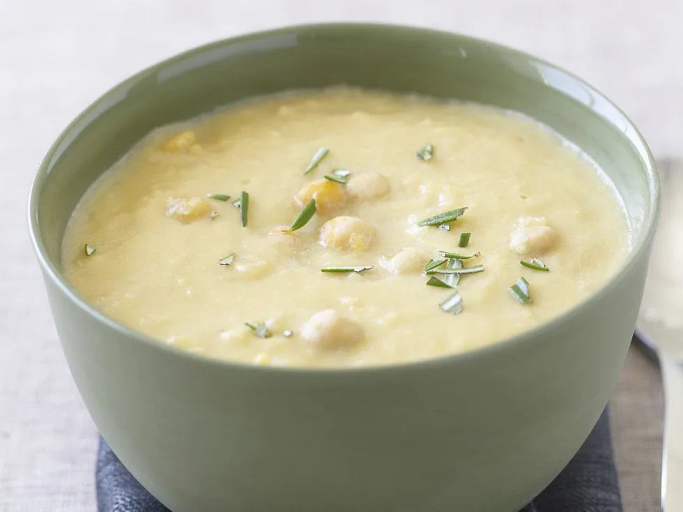 CREAMY CHICKPEA AND GARLIC SOUP