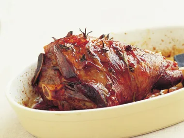 Roast leg of lamb with gravy