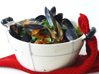 mussels with tomato and chilli