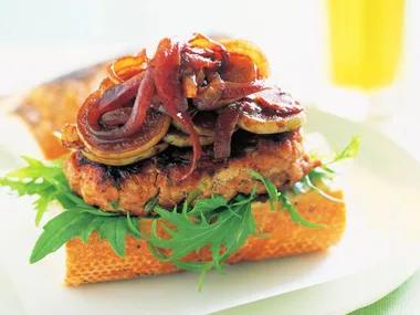 PORK BURGERS WITH CARAMELISED PEARS