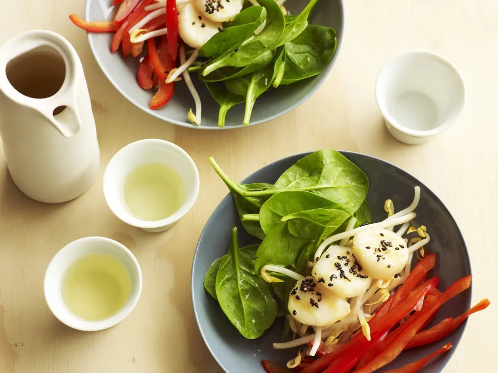 Scallop and spinach salad