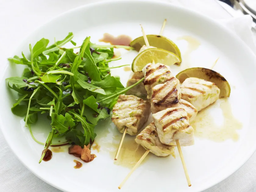 Fish skewers with lime, ginger and rocket