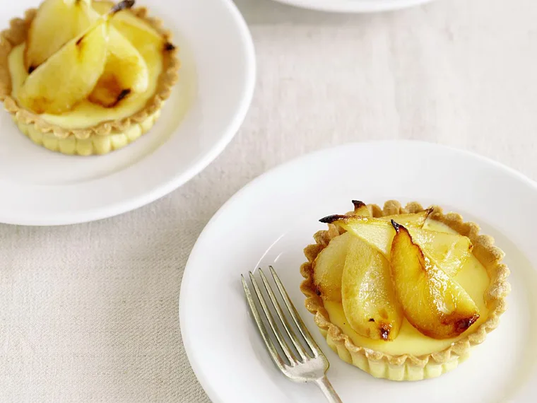 Ricotta and mascarpone tarts with roasted pears