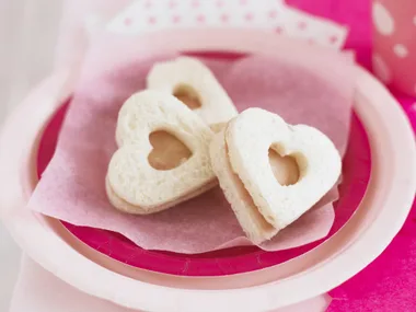 heart-shapedhamwiches