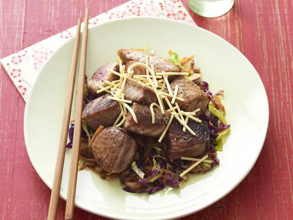 PEPPERED TUNA WITH COLESLAW