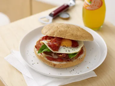 egg, prosciutto and cheese roll