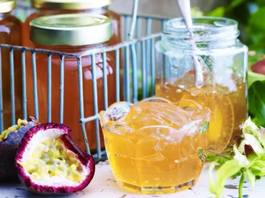 apple and passionfruit jelly
