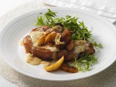 PORK CHOPS WITH APPLES AND CALVADOS