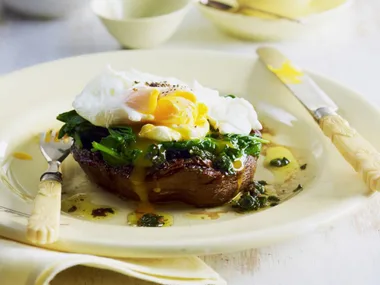 GARLICMUSHROOMSWITH EGG AND SPINACH