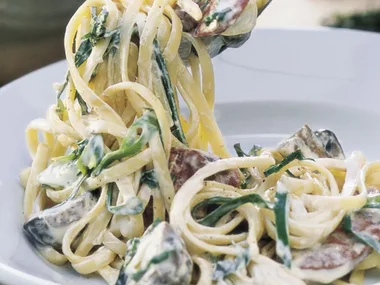 Linguine and chorizo in creamy mushroom sauce