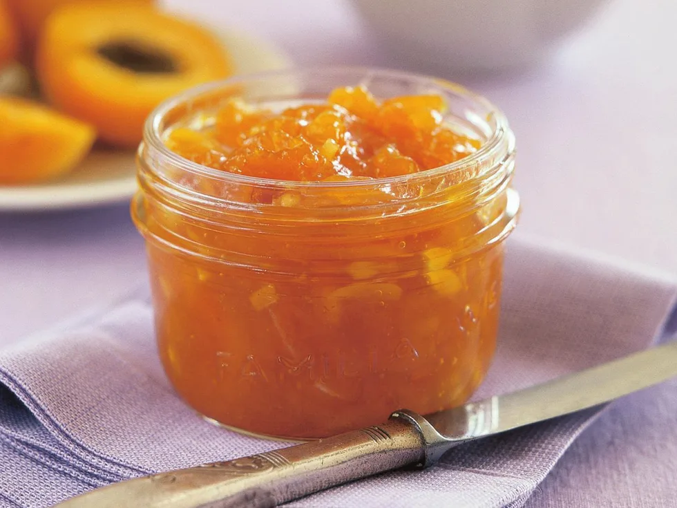 apricot amaretto jam