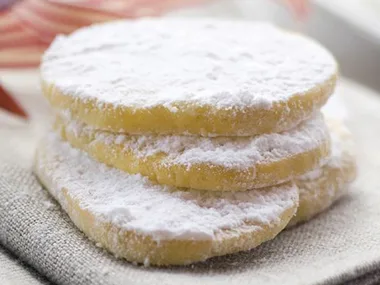 MELT-IN-THE-MOUTH VANILLA BISCUITS