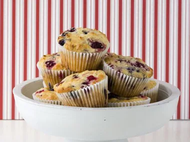 BERRY BUTTERMILK MUFFINS