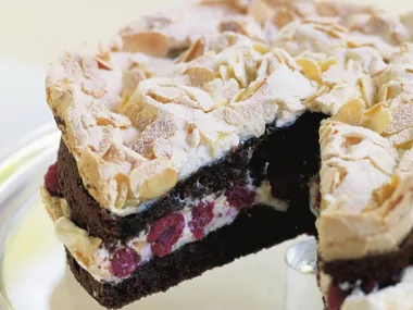 ALMOND MERINGUE CAKE