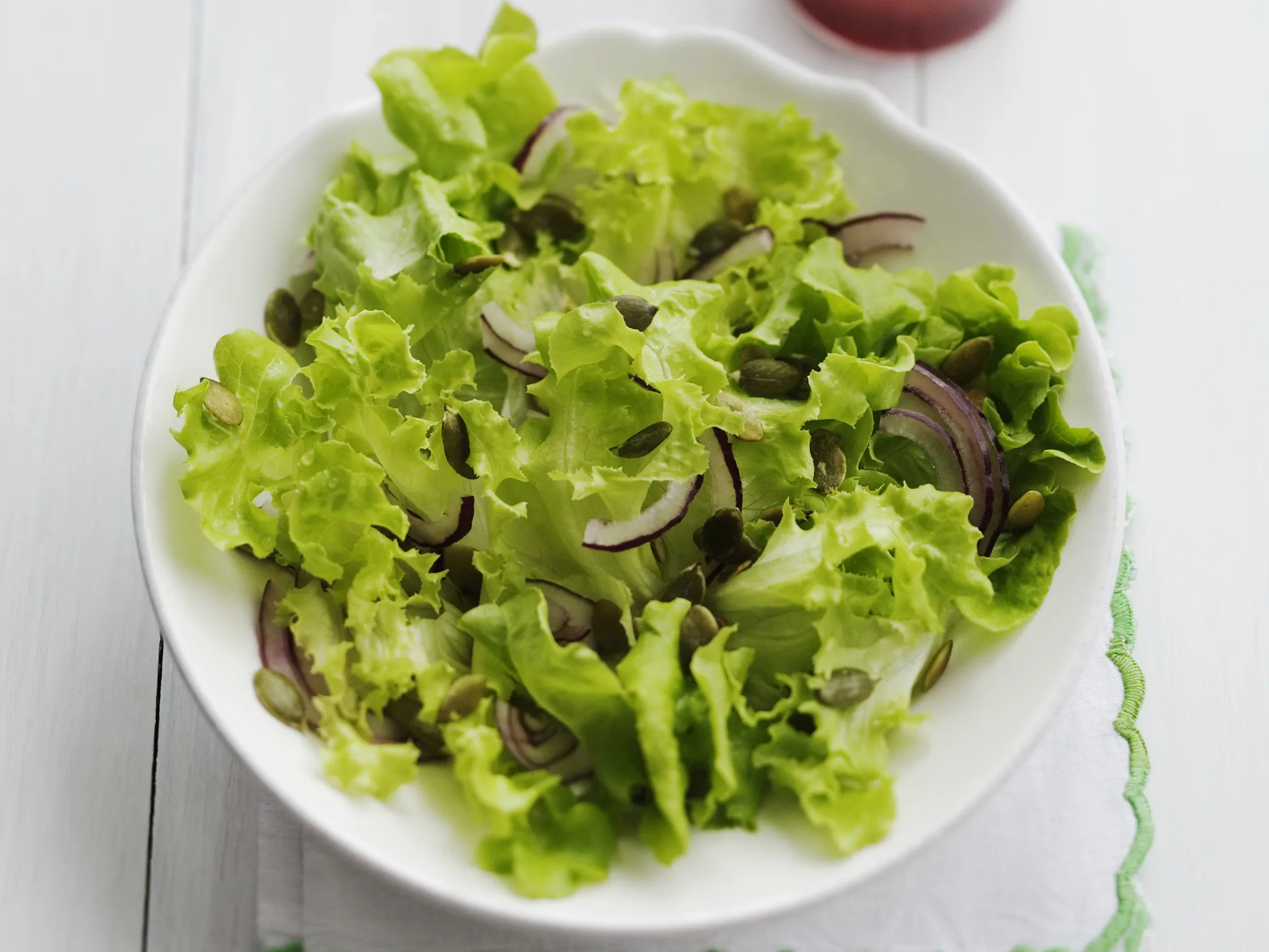 pepita and oak leaf lettuce salad with cranberry dressing