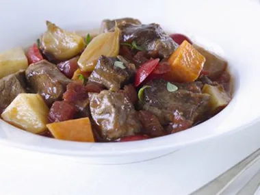 COUNTRY-STYLE BEEF AND POTATO STEW