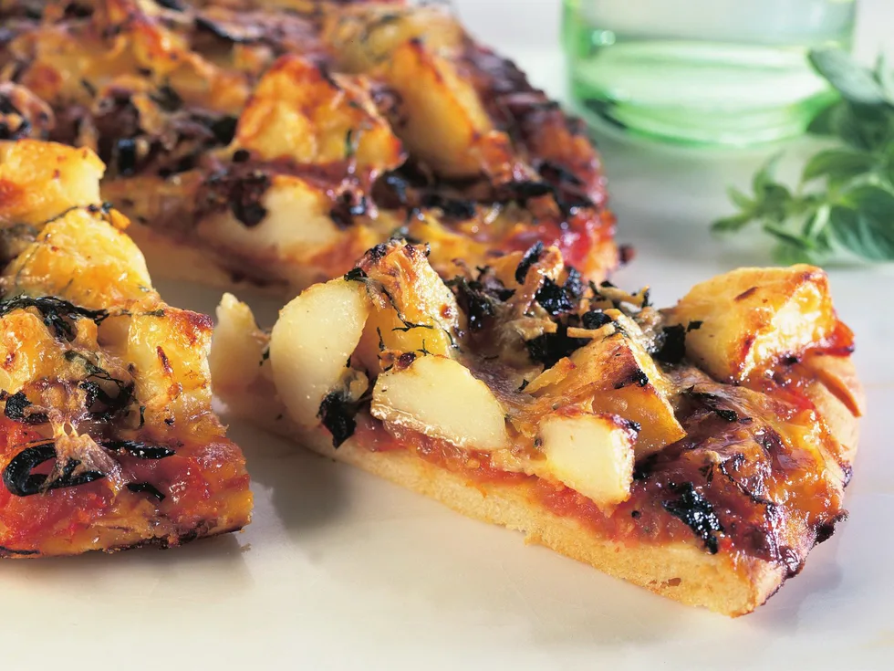 roast garlic and potato pizza