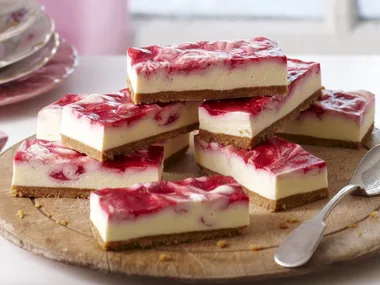 WHITE CHOCOLATE AND RASPBERRY SWIRL CHEESECAKE