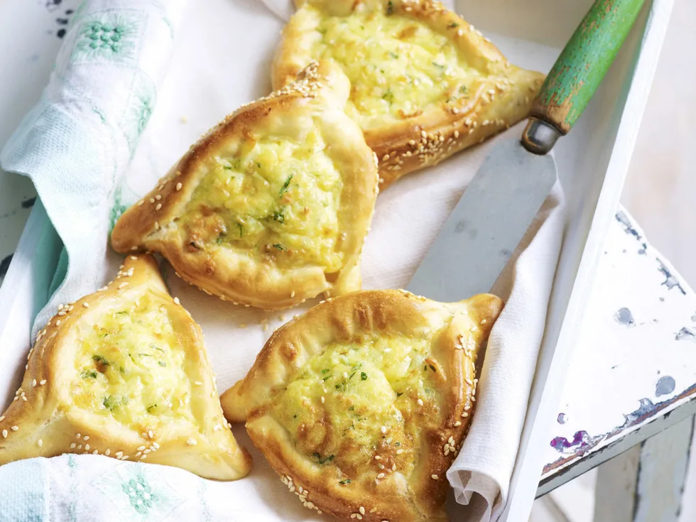 EASTER CHEESE PIES (FLAOUNES)