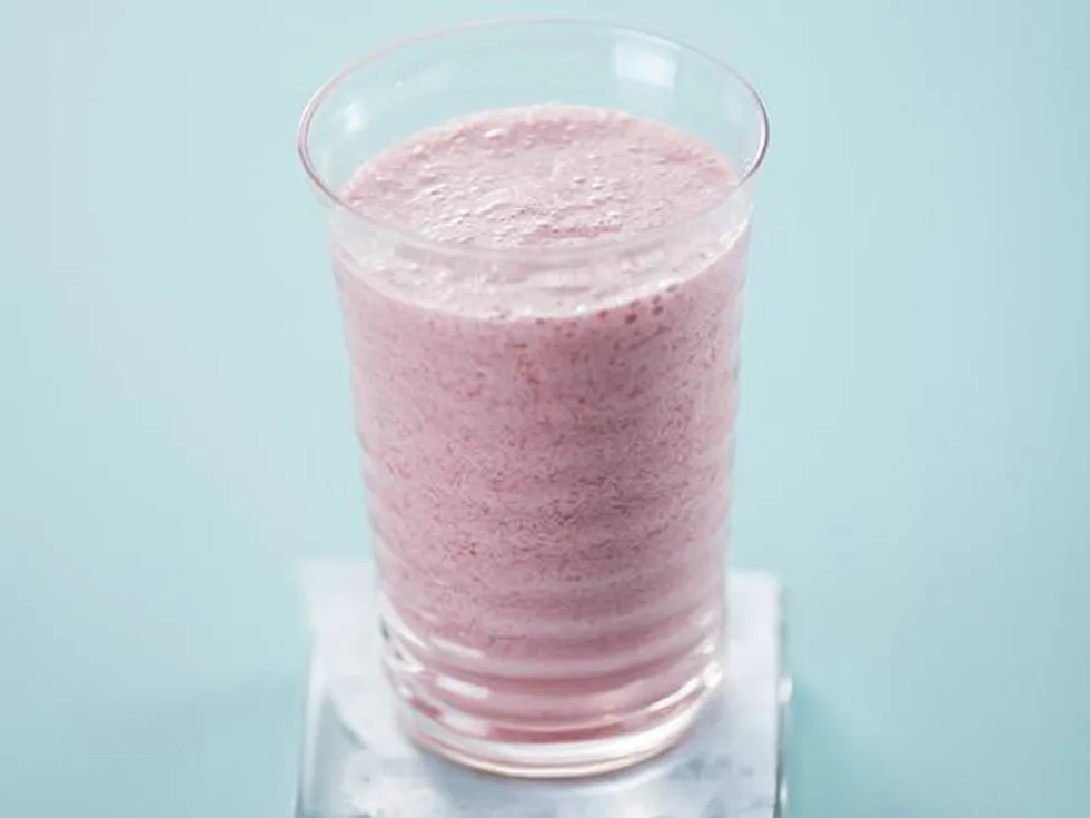 almond and berry smoothie
