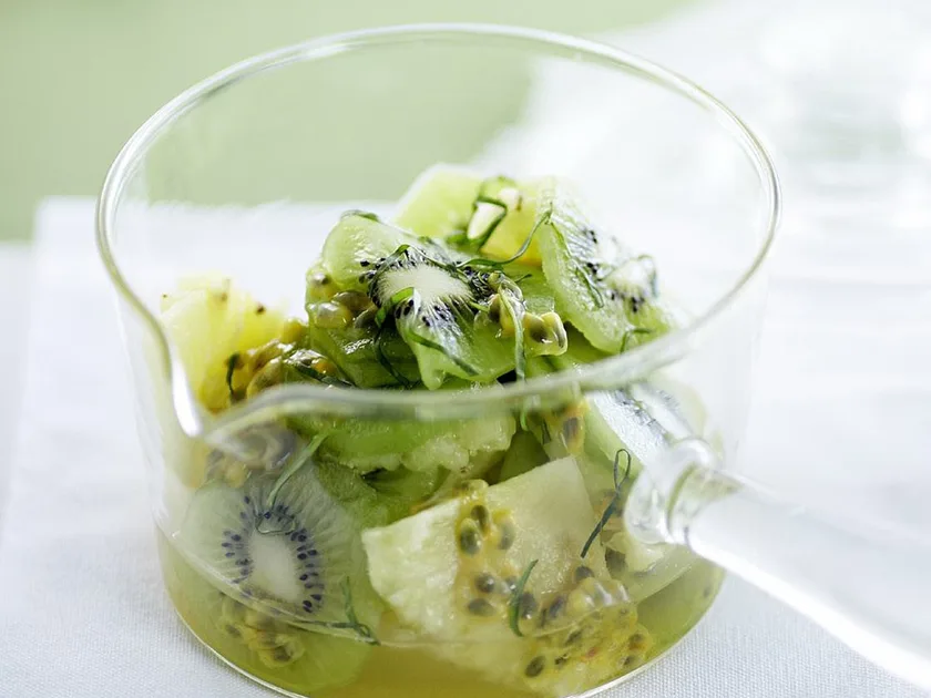 Pineapple &amp; kiwifruit salad
