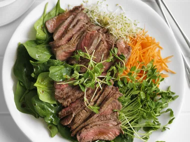 BEEF &MIXED SPROUT SALAD