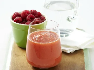 PEACH, PAPAYA AND RASPBERRY JUICE
