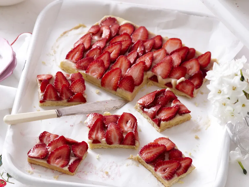 Strawberry custard slice