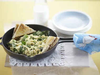 cheesy scrambled eggs with spinach