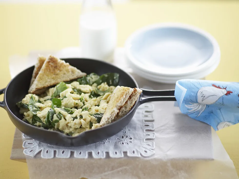 cheesy scrambled eggs with spinach