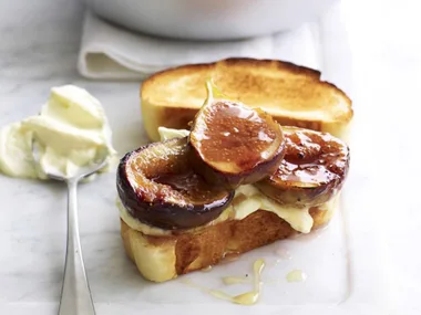 glazed fig bruschetta