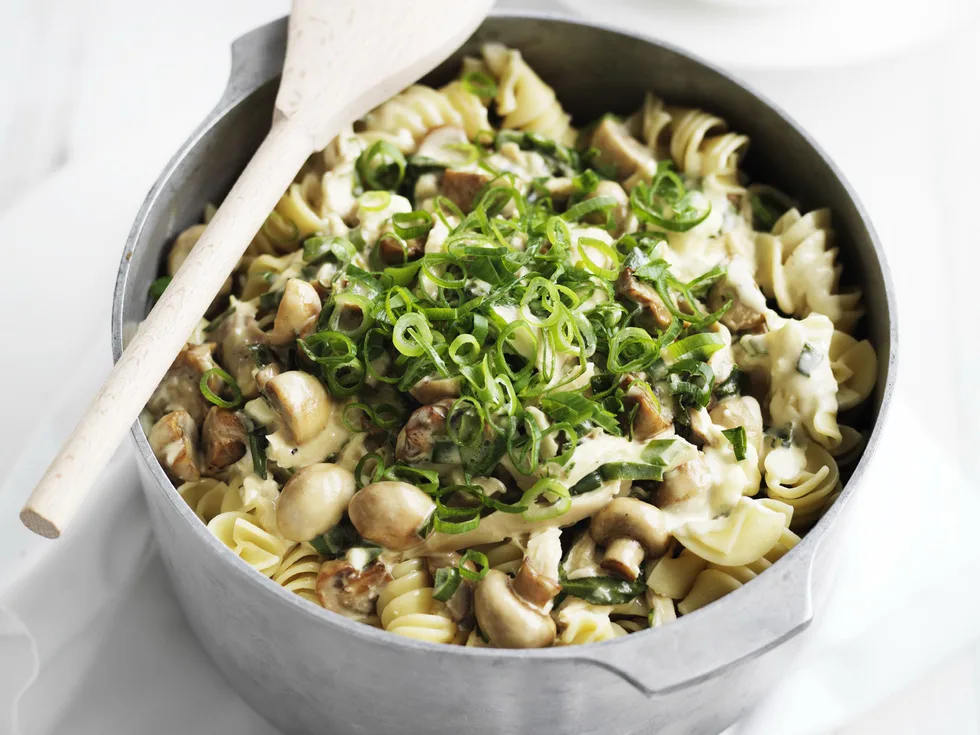 CHICKEN, FETTA AND MUSHROOM PASTA