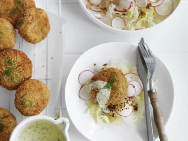 salmon patties with fennel salad