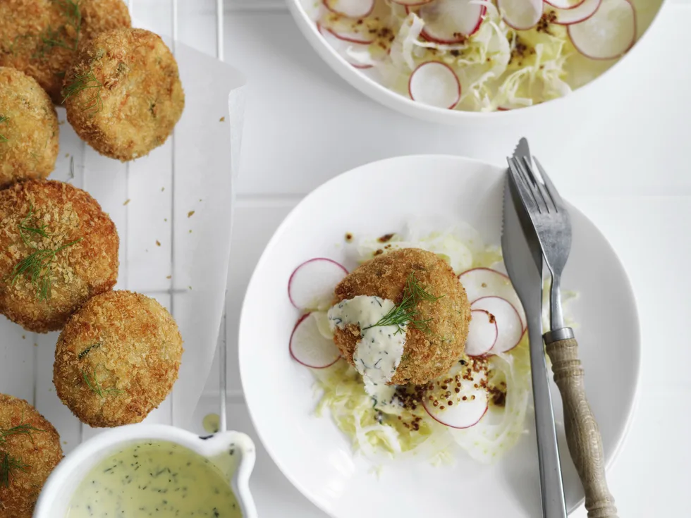 salmon patties with fennel salad