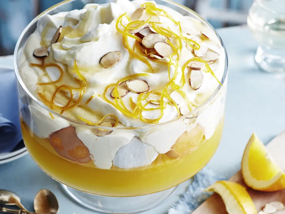 CHAMPAGNE & ORANGE FRENCH MACAROONTRIFLE