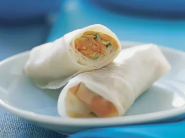 Carrot and zucchini noodle rolls