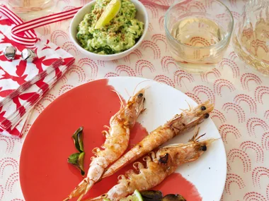 Prawns on skewers with green chilli avocado dip