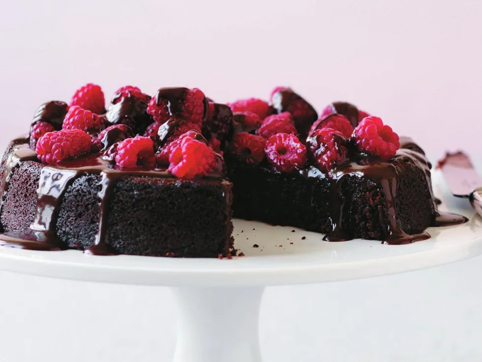 CHOCOLATE GANACHE AND RASPBERRY CAKE