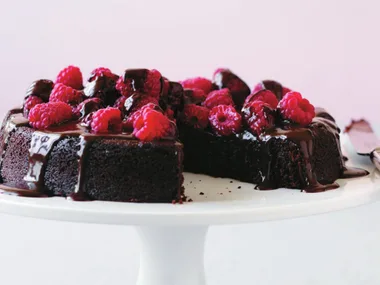 CHOCOLATE GANACHE AND RASPBERRY CAKE