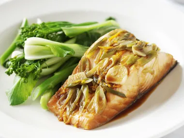 ORANGE AND SOY SALMON PARCELS