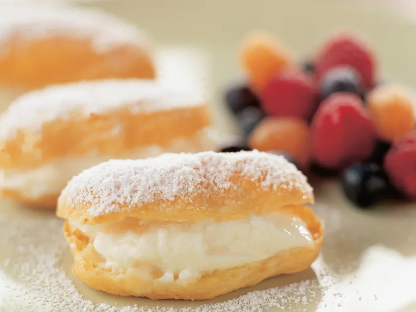Mini éclairs with vanilla cream