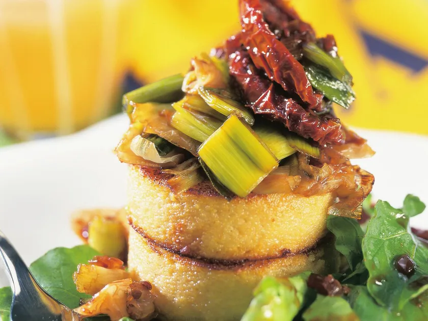 Polenta with sun-dried tomato dressing