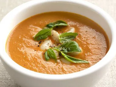 ITALIAN TOMATO, BEAN AND BASIL SOUP